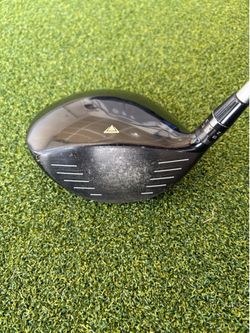Titleist 915D3 9.5° Driver w/ Diamana D+ 70 Stiff Shaft. Original Head Cover