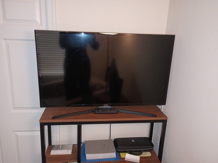 35 Inch Samsung Smart TV