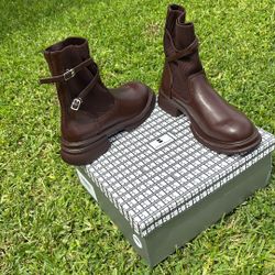 Never Worn Women’s Leather Soft-top Boot