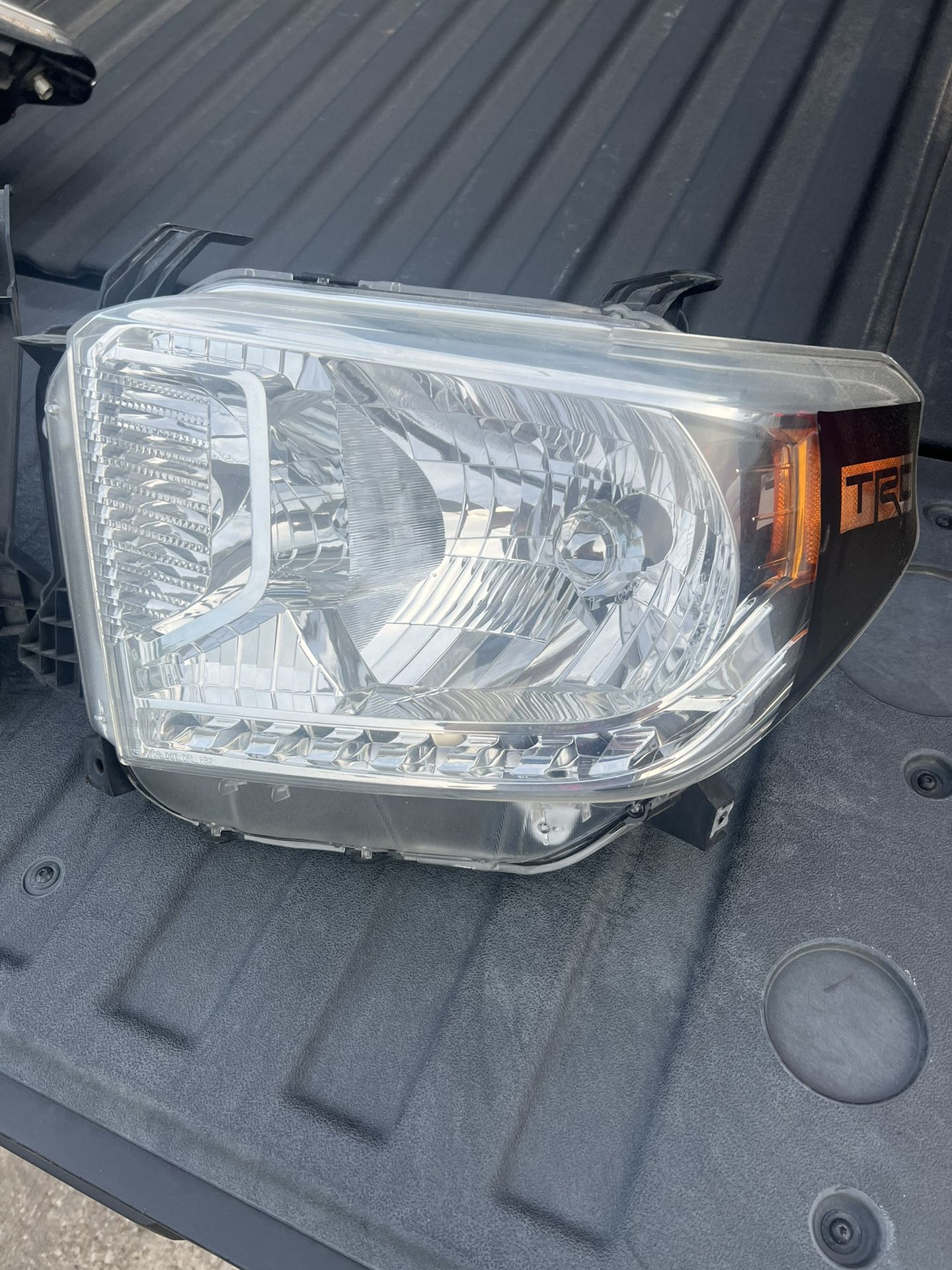2017 Toyota Tundra Headlights