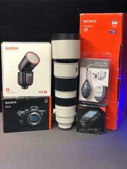 Sony a7 III with Sony 200-600mm G OSS Lens, V1 Flash, trigger (Display Camera 3800 Shutter-count)