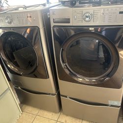Kenmore heavy duty washer, gas dryer with pedestals
