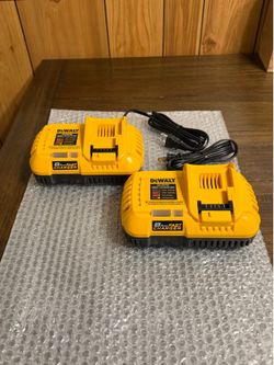 DeWalt 8Amp Fast Charger 🔌