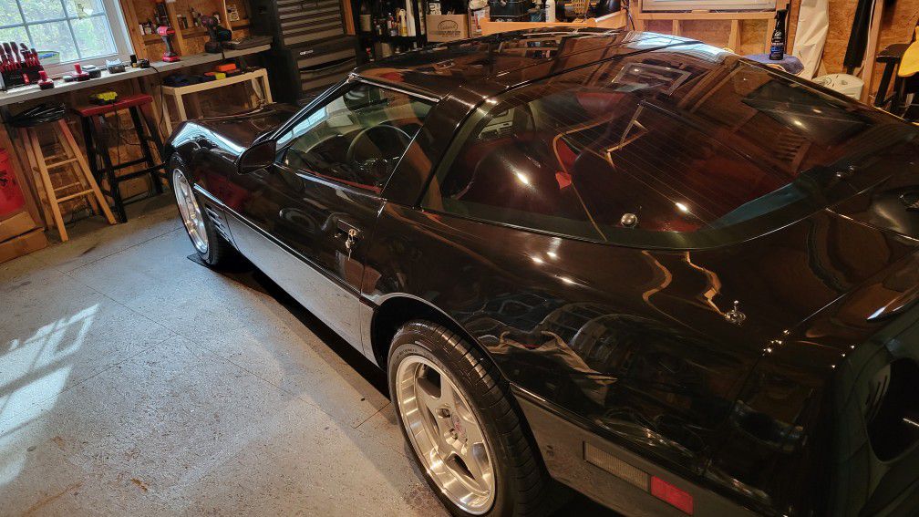 Trade/Sell 94 Corvette 6,Speed, 33,480 Original Miles.
