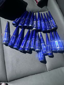 Spike lugs for for tahoe ,Silverado.
