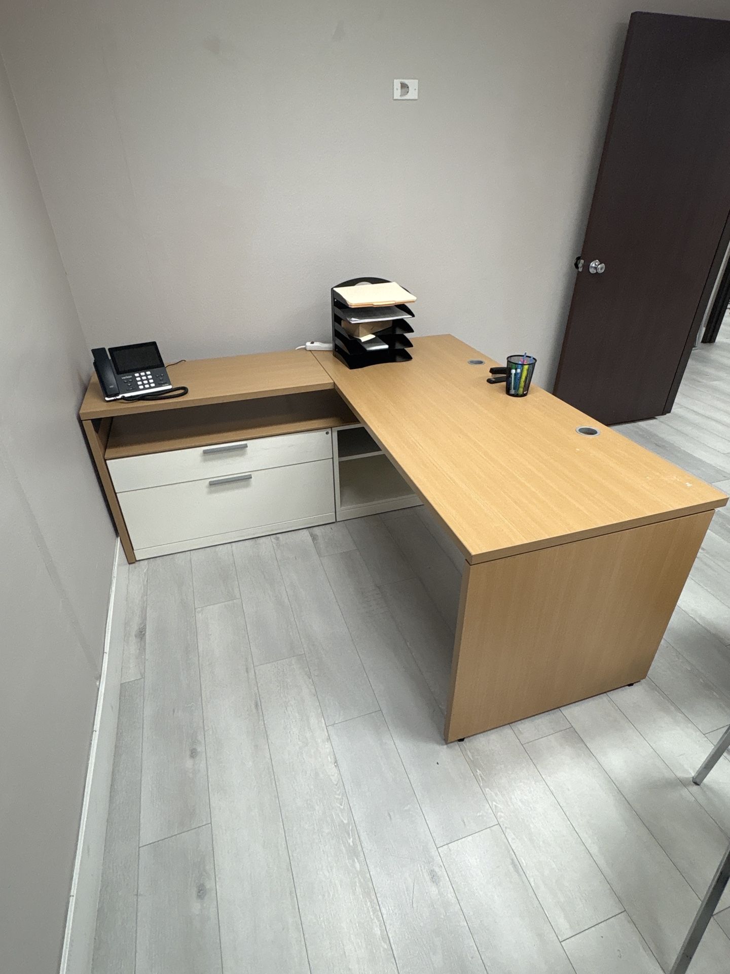 Modern L-Shaped Office Desk w/ Storage