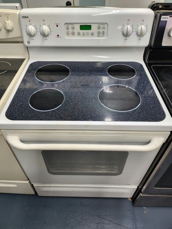 DELIVERY AVAILABLE! Electric Stove GE Capacity 5.8 cuft