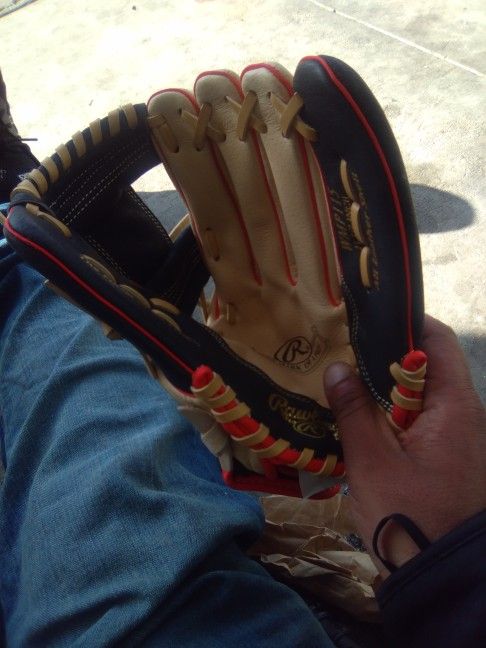 RAWLINGS BASEBALL GLOVE