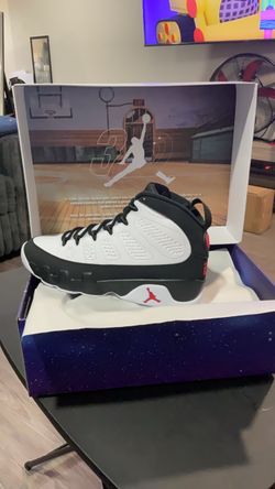 Brand new Jordan space jams 9 1/2 with box and receipt ￼