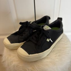 Cariuma OCA Low Top Leather Sneakers Women Size 7