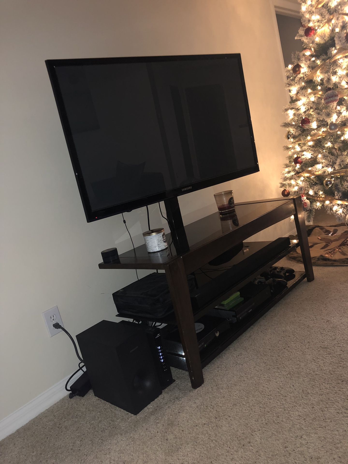 Tv stand with swivel mount