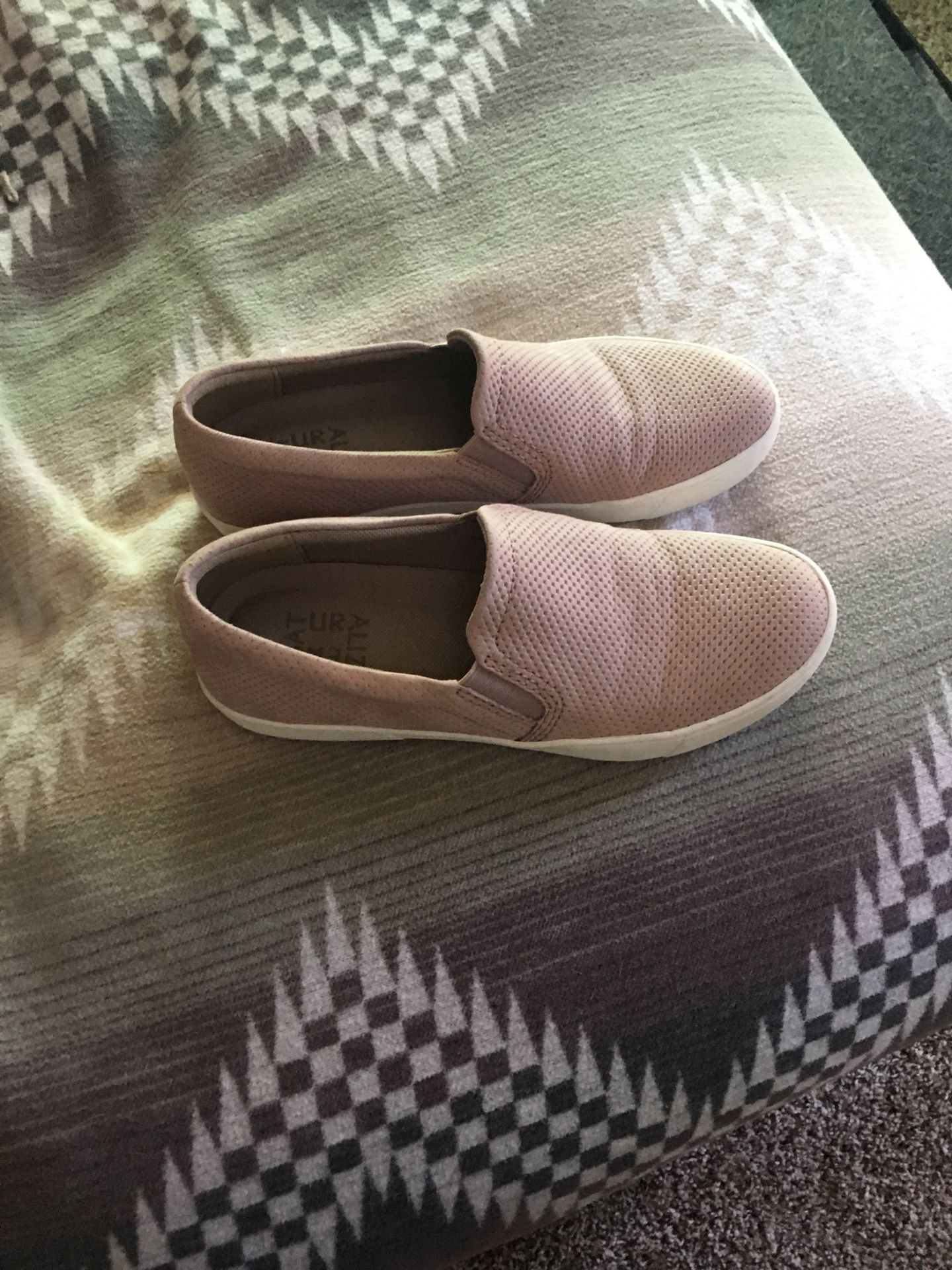 Cute mauve slip on leather shoe by Naturalizer