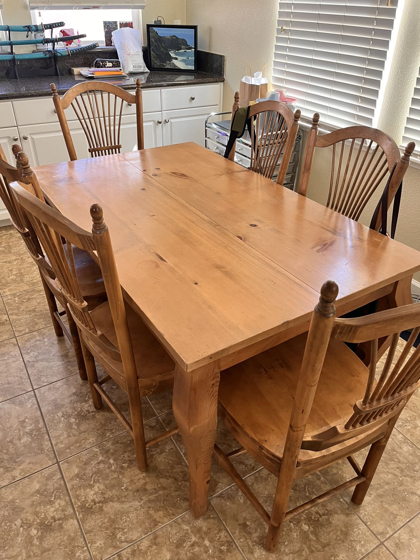 Kitchen Table with Detachable Drop Leaf Middle Section / 6 Chairs