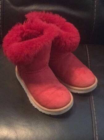 UGG BOOTS GIRLS AUTHENTIC SIZE 12 $55