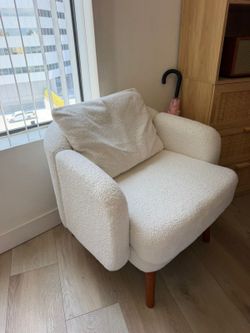 Bouclé Lounge Chair