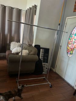 Single Bar Rolling Clothes Rack