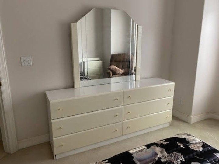 Queen White Lacquer Bedroom - Dresser Needs Restoration Underneath