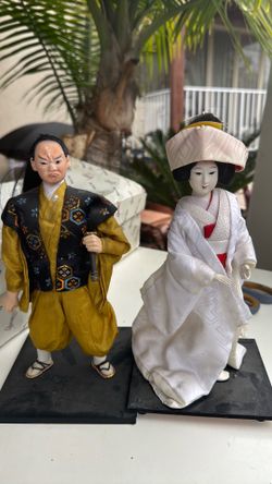 2 Japanese figurines