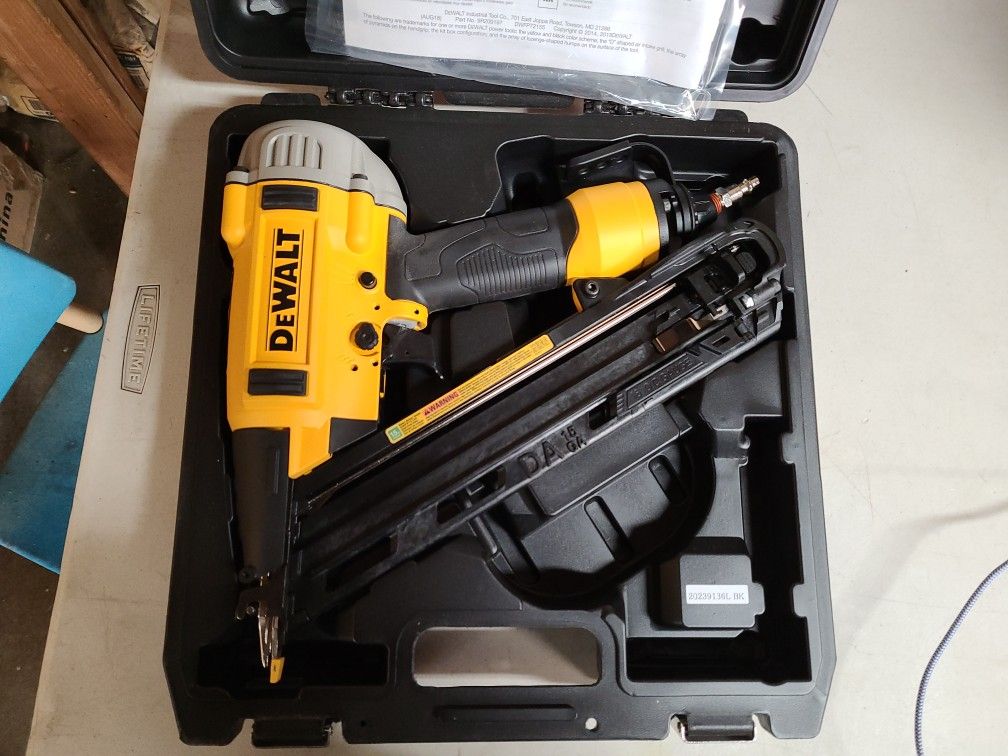 DEWALT Pneumatic 15-Gauge DA Nailer