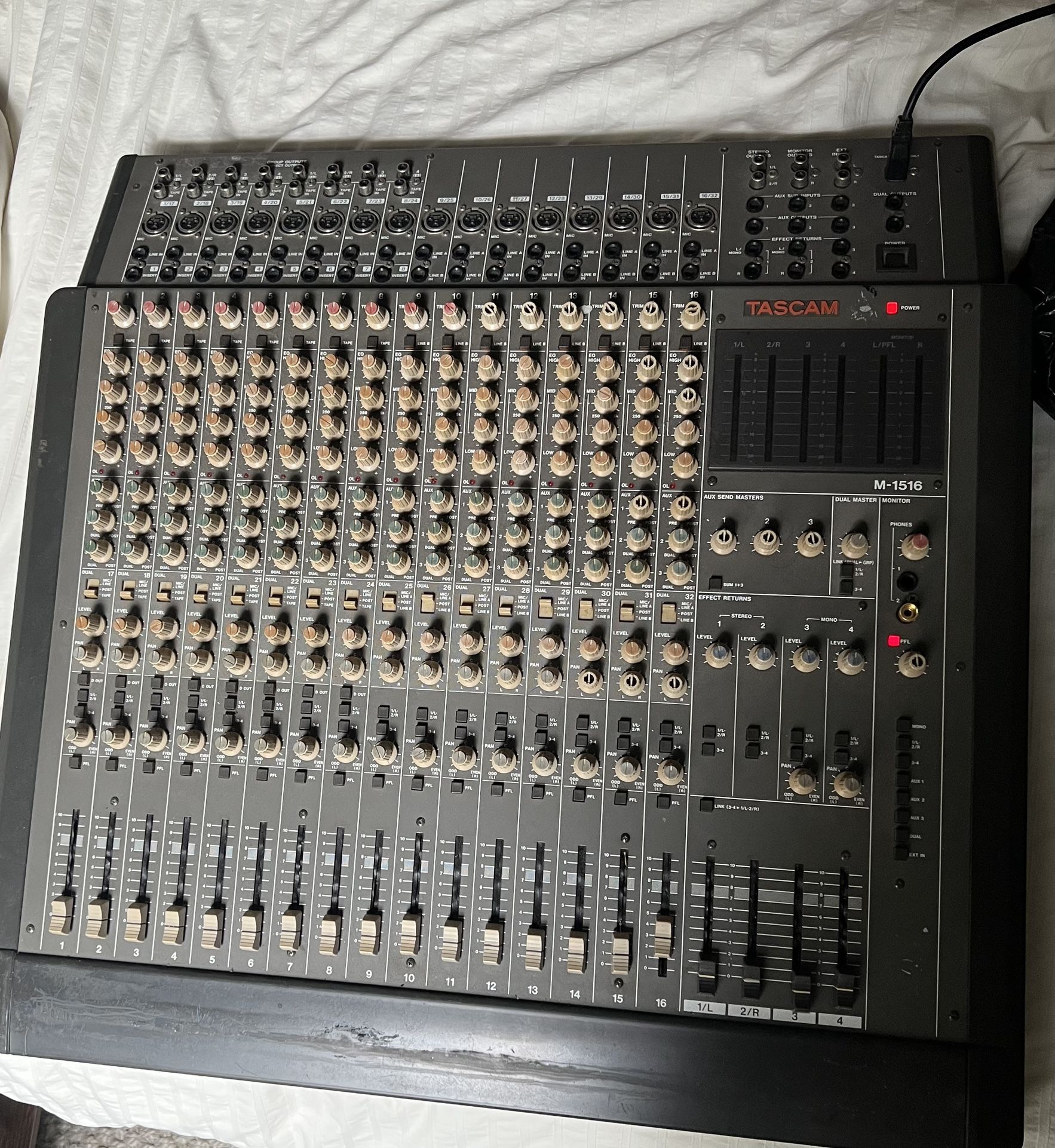 Tascam M-1516 Mixer
