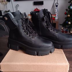 Steve Maddens Boots Size 8