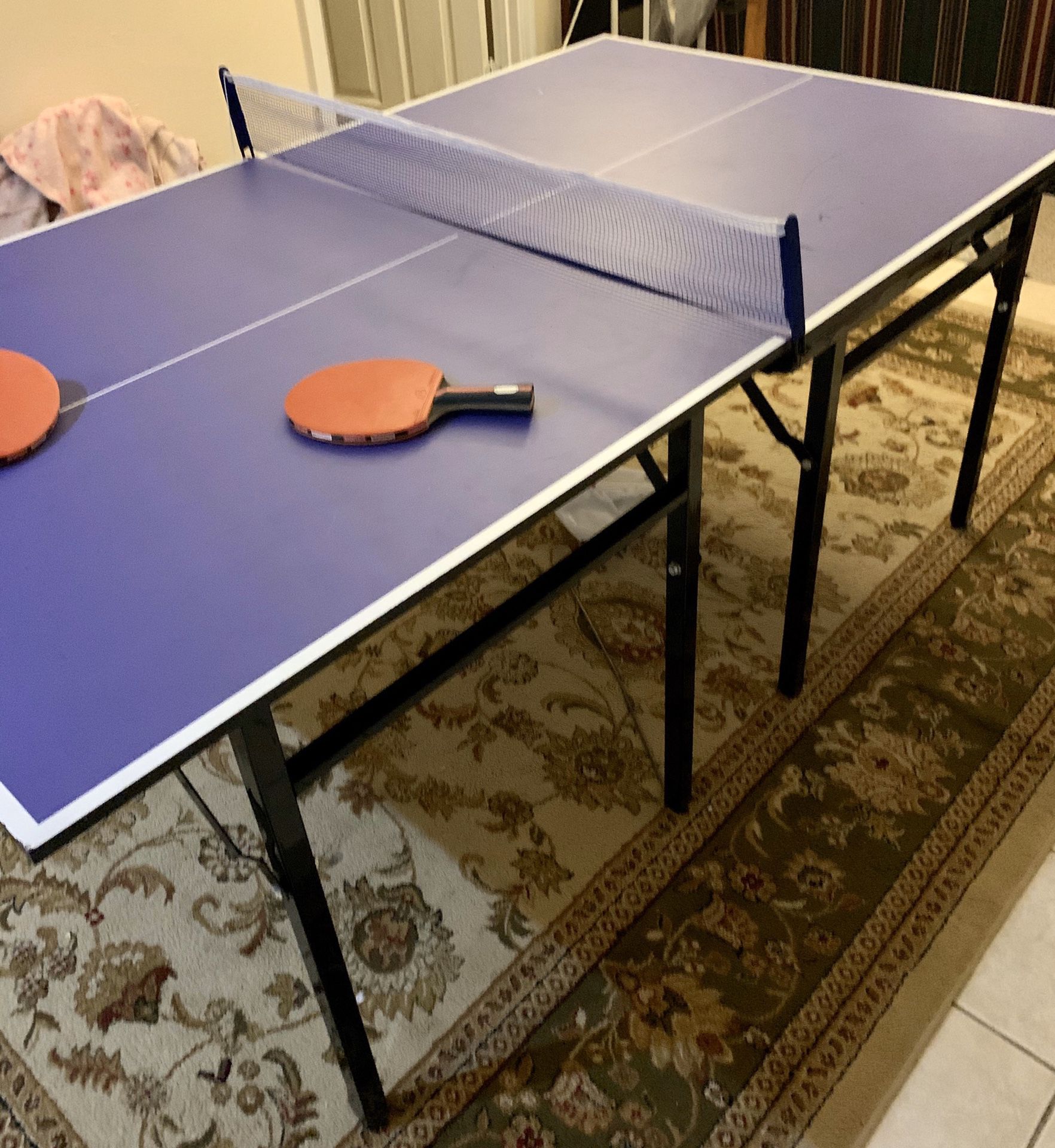 Ping pong table in excellent condition!! Mid-size!!