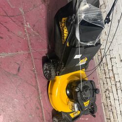 Dewalt 21 in. 150cc Briggs and Stratton 625ex Engine Rear Wheel Drive 2-in-1 Gas Self Propelled Walk Behind Lawn Mower 