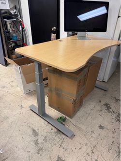 Electric Standing Officers Desk - Excellent Condition