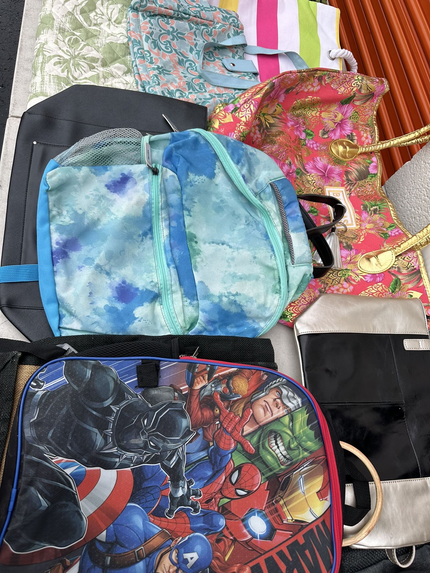 Lot of 125 Purses