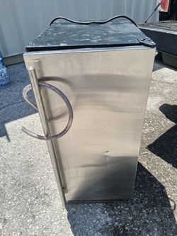 ULINE Ice Machine