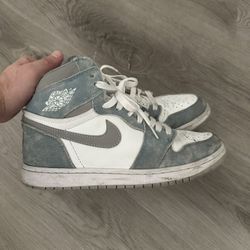 Air Jordan 1 Retro High OG Hyper Royal