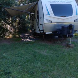 Coachmen Freedom Express Ultralite