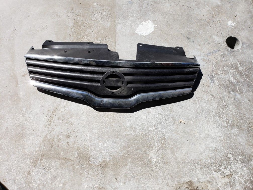 07 thru 09 Nissan Altima grille