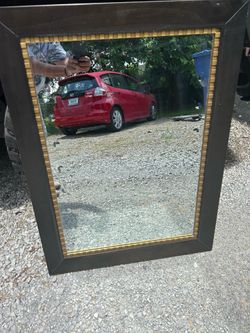 Decorative mirror.