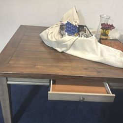 Dinning Room Table Seats Up To 6 (leaf)