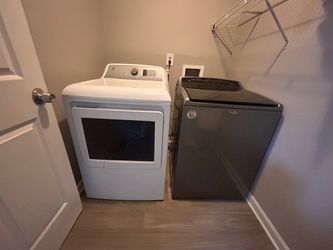 Whirlpool Washer and whirlpool Dryer Set both top loadersy