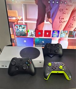 Xbox Series S With 3 Controllers