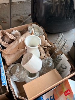 Vases/Glassware