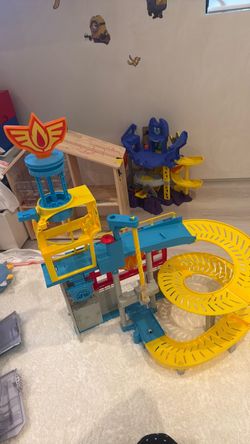 Fisher-Price Imaginext Toy Playset with Spiral Track