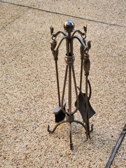 Fireplace tool set