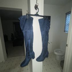 2 Pair Of Women’s Thigh High Boots Suede Size 10 In Good Condition( Taupe And One Navy Blue)  