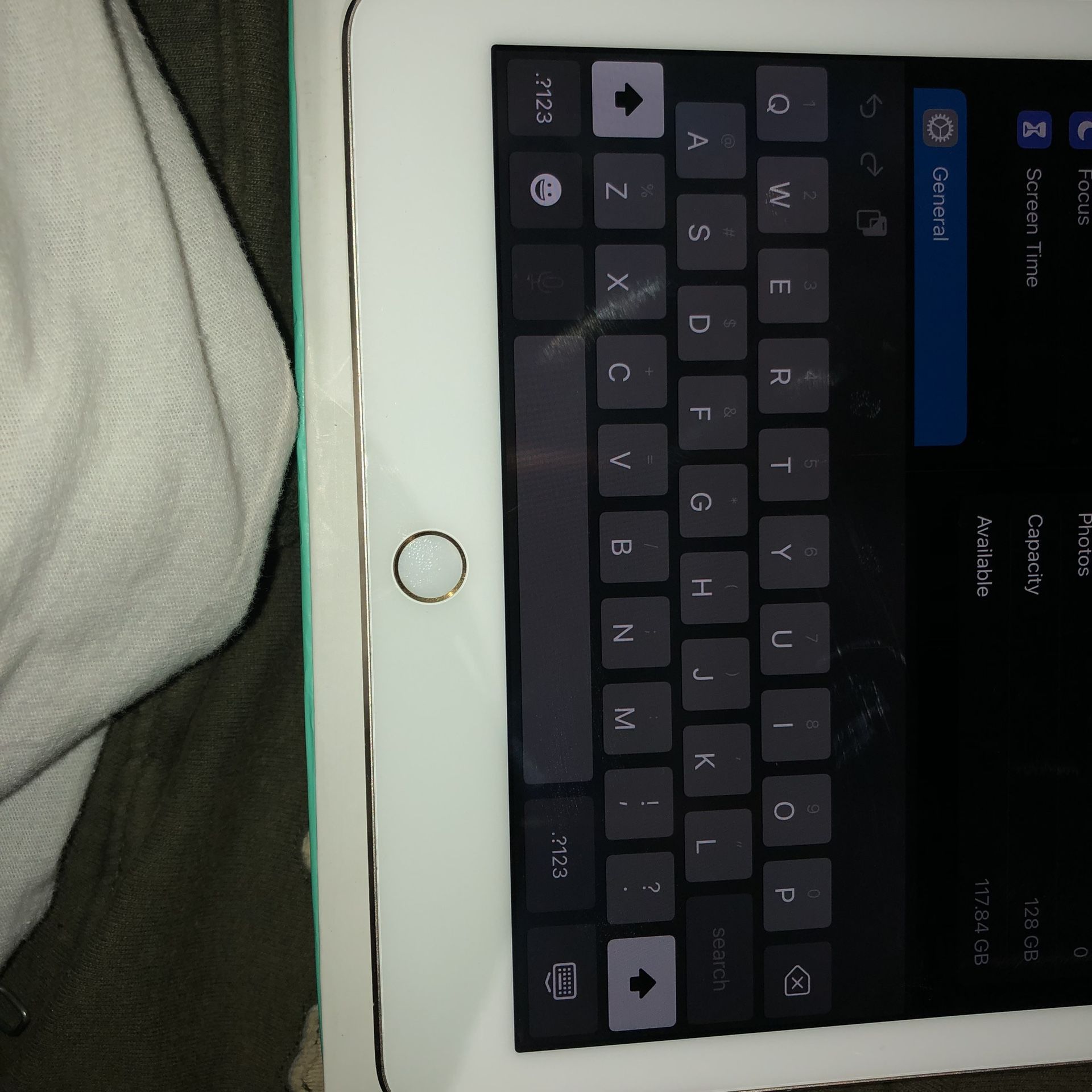 iPad (Like New)
