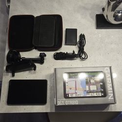 Garmin dezl OTR810 8" GPS Navigation System + Extras