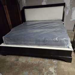 King Size Bed Complete/ Cama King Size Con Colchon 