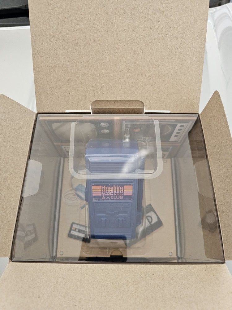 Polly Pocket Collector Stranger Things Compact, Special Edition Dolls and Plays