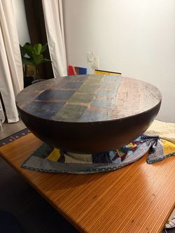 Round coffee table