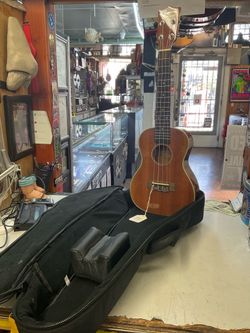 Hricane UK-23 Ukulele w/ Gig Bag