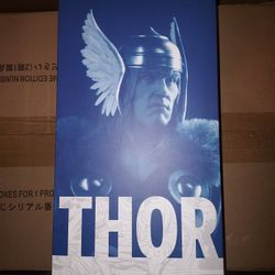 Thor Sideshow Sixth Scale Figure