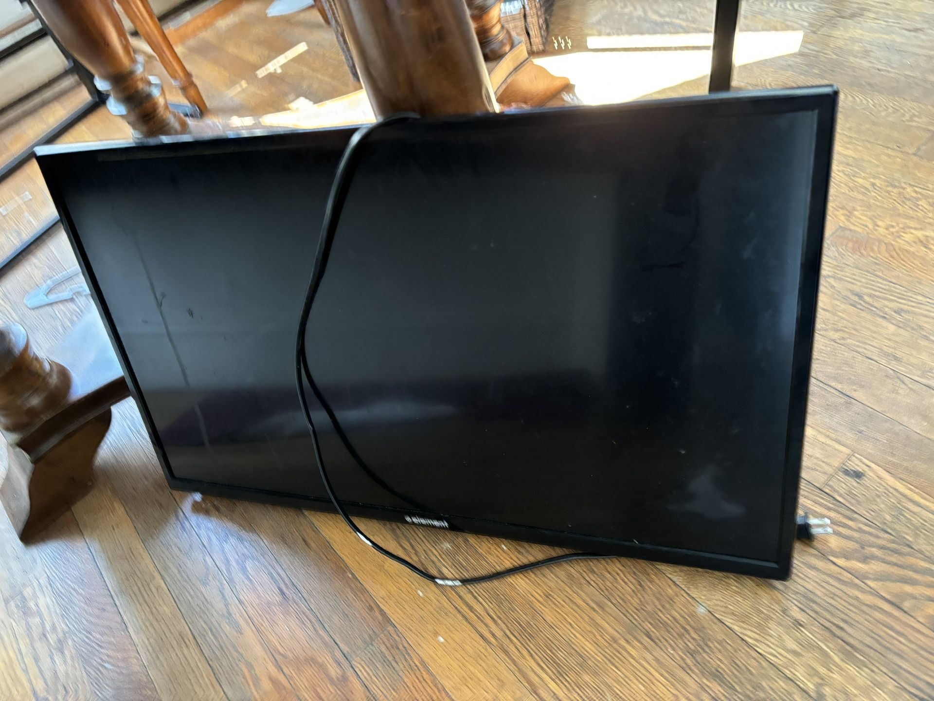 Element 32 Class (720P) LED HDTV (ELEFW328C)