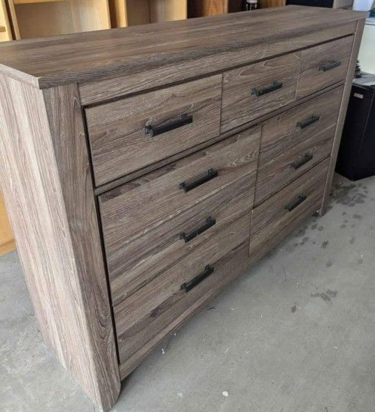 Beautiful Dresser Heavy I Can Deliver